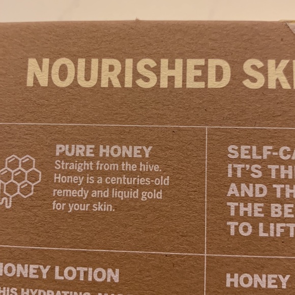 PINK Feel Nourished in Your Skin Set - Picture 8 of 12